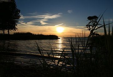 Zonsondergang  Slotermeer - Sloten Friesland van Fotografie Sybrandy