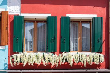 Gekleurde huizen in Burano (6) van Jolanda van Eek en Ron de Jong