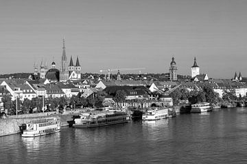 Würzburg - Oude stad skyline op de Main in zwart-wit van Frank Herrmann