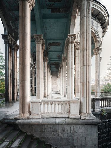 healing architecture - portique d'un sanatorium géorgien
