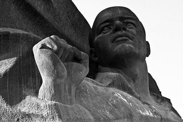 Ernst Thälmann Monument in Prenzlauer Berg van Silva Wischeropp