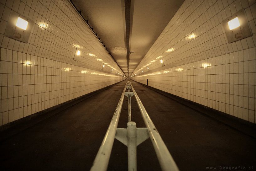 Maas Tunnel by Ellen Reografie