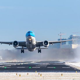 KLM Boeing 777 vertrekkend vanaf Amsterdam Airport Schiphol van Rutger Smulders