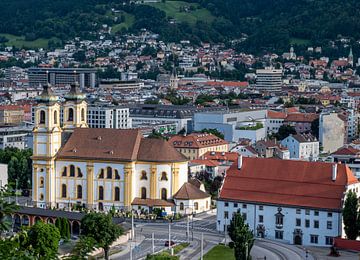 Stadsgezicht van Innsbruck in Oostenrijk van Animaflora PicsStock