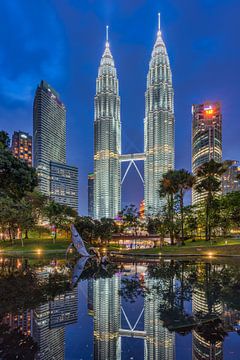 Petronas Towers by Bart Hendrix