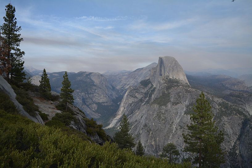 Half Dome in Yosemite National Park van Minimalistiche reisfotografie by.Rieneke