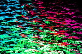 kleurrijke golvend water