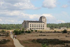 Hauptgebäude Radio Kootwijk von Sander de Jong