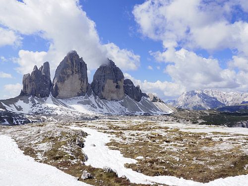 Spectaculaire bergfoto van de beroemde Drie Toppen in de Dolomieten - een tijdloos motief voor alle bergliefhebbers. Heldere structuren, indrukwekkende rotswanden en de onmiskenbare alpine achtergrond