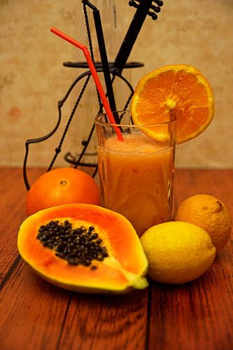 Papaya cocktail met rum, citroen en sinaasappel