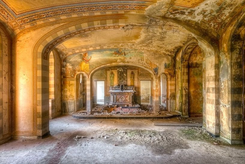 Chapelle aux couleurs douces par Roman Robroek - Photos de bâtiments abandonnés