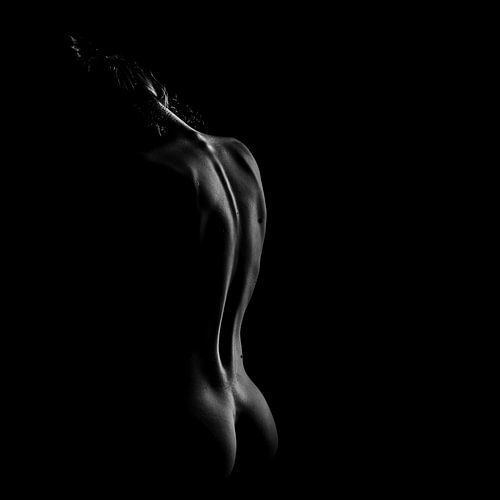 Nu en noir