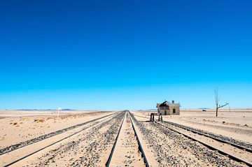 Het spoor tussen Aus en Luderitz (Namibië) van Kees Kroon