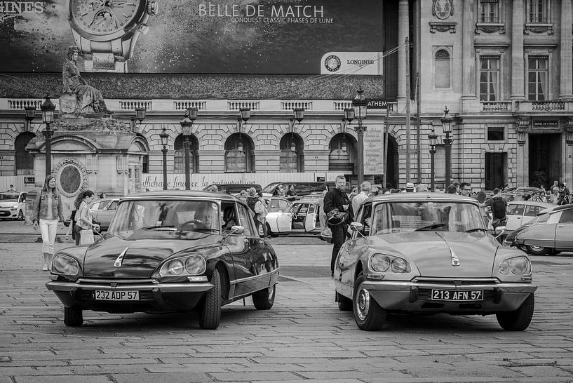 Faites entrer Paris sur votre mur avec cette Citroën DS emblématique de la place de la Concorde ! par Eriks Photoshop
