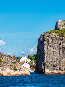 Uitzicht op de Olavsund tussen de archipel eilanden Kapelløya en van Rico Ködder