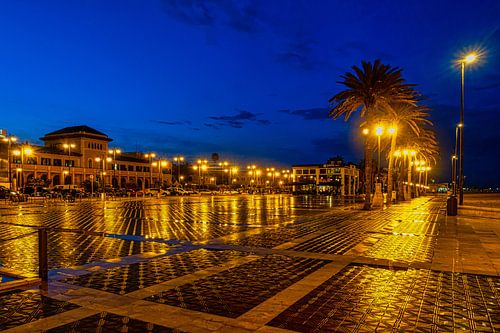 Malvarrosa Strandpromenade in Valencia Spanje bij Nacht