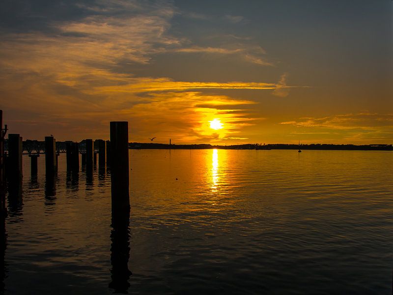 Sonnenuntergang im Hafen von Amrum von Alexander Wolff