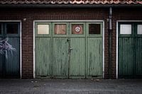 Ancienne porte de garage urbaine