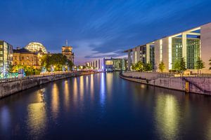 Berliner Regierungsviertel bei Nacht 