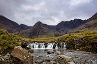 Donkere lucht bij Fairy Pools