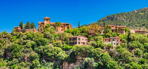 Panoramisch uitzicht op het mooie dorpje Deia op Mallorca