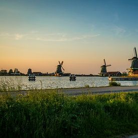 Nederlands landschap, zonsondergang Windmolens Zaanse Schans van Lotte Klous
