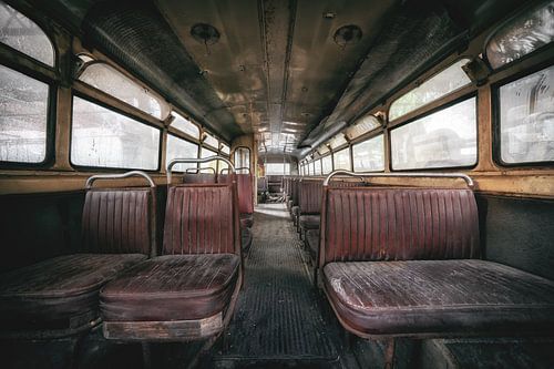 Oud en verlaten, wat is er in de bus gebeurd?