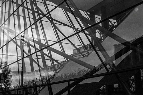 Kruisingen Tussen Reflecties van Tim Demel