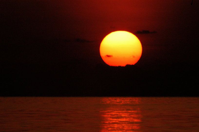 Burning Line – The Maldivian Sunset by Fabrizio Gallo