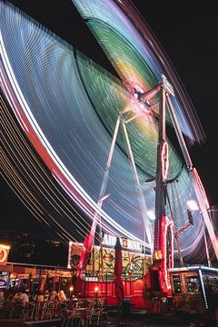 Kermis in Rotterdam tijdens de avond van Jolanda Aalbers