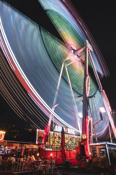 Fairground in Rotterdam during the evening by Jolanda Aalbers