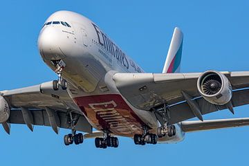 Emirates Airbus A380 passagiersvliegtuig. van Jaap van den Berg