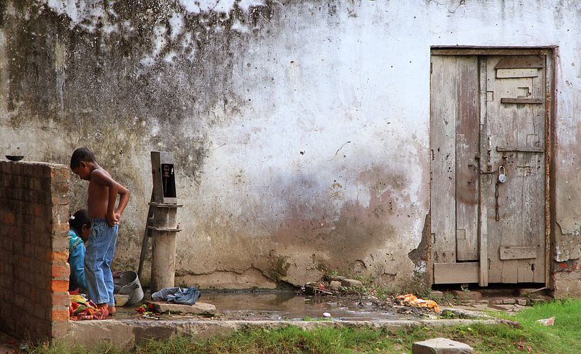 Washing clothes in the street by Irma Grotenhuis