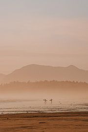 Surfers at sunset on Longbeach, Vancouver Island by Anneloes van Acht