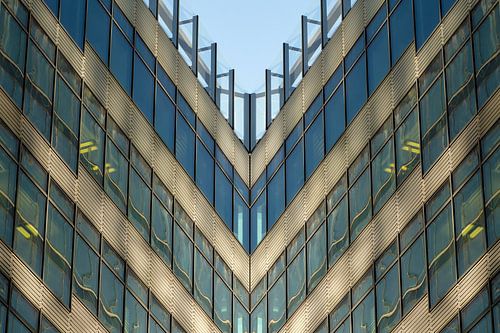 BERLIJN Glazen gevel - spiegelende illusies