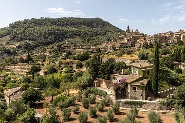 Idyllisch bergdorp Valldemossa in Mallorca van Jeroen Verhees