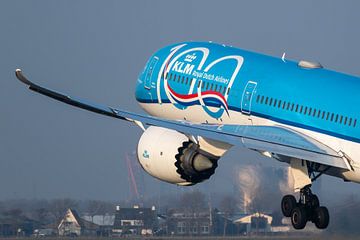 KLM PH-BKA take off on the polder runway. by Arthur Bruinen