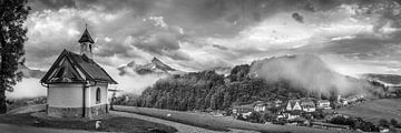 Wolken op de Watzmann in Berchtesgaden in zwart-wit. van Manfred Voss, Schwarz-weiss Fotografie