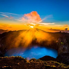 Magische vulkaan, magical vulcano van Corrine Ponsen