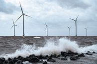 Éoliennes d'un parc éolien offshore pendant une tempête avec de grands vents par Sjoerd van der Wal Photographie Aperçu