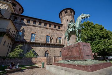 Palazzo Madama mit Statue der Ritter von Italien in Turin