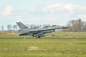 KLu F-16B Fighting Falcon von 322 Squadron.