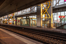 Lichtspel op het perron van Werner Lerooy