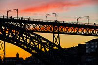 Ponte Dom Luis 1. in Porto, Portugal nach Sonnenuntergang