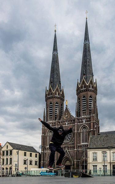 Skateboarding on D'n Tilburgse Heuvel by Freddie de Roeck