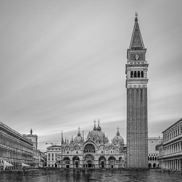 Italië in vierkant zwart wit, Venetië -  San Marcoplein