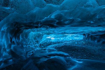 Ice cave in Iceland by PeetMagneet