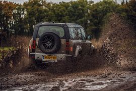 Land Rover Defender by Bas Fransen