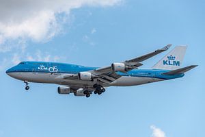 PH-BFH, eine Boeing 747-400 der KLM kurz vor der Landung auf der Aalsmeerbaan mit dem Aufkleber auf 
