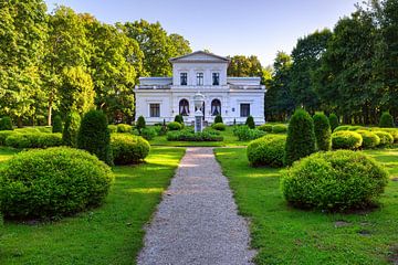 Villa Genowefa. Centraal park van de stad Sveksna van Yevgen Belich